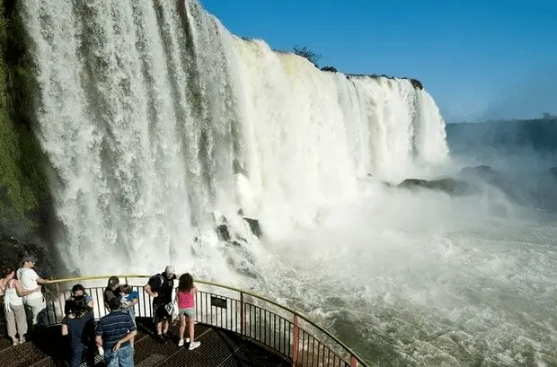 mirador iguazu falls